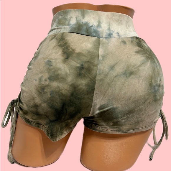 Buttery Soft Shorts & Crop Top Set - Picture 6 of 9